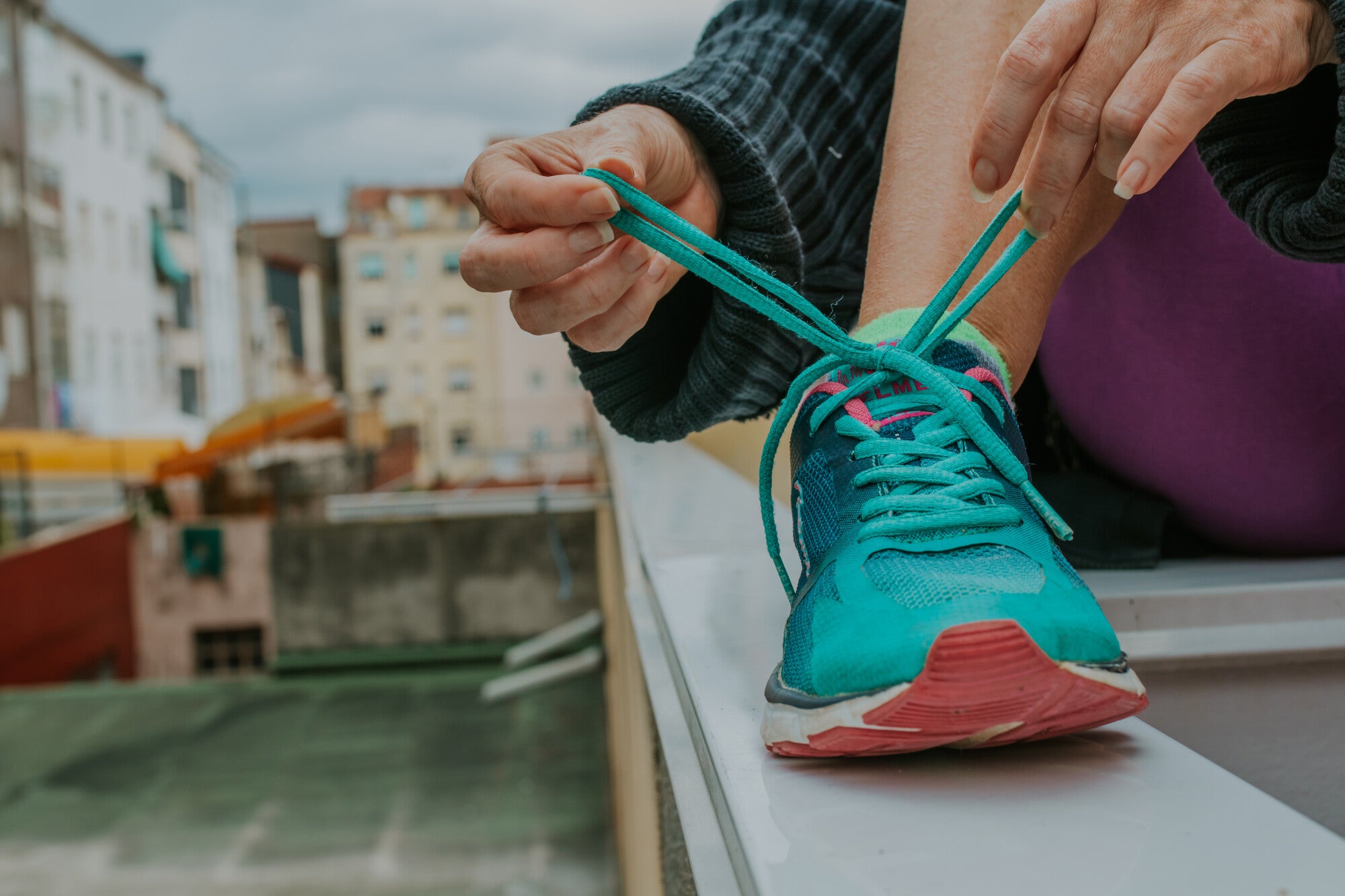how to wear shoes with laces untied