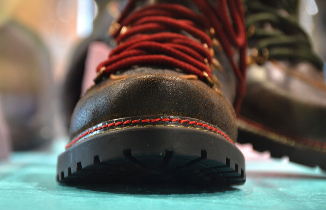 2 Easy Ways To Clean Your Shoelaces | Complete Guide